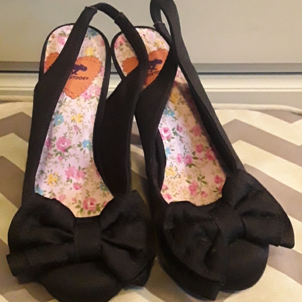 Retro style black rounded toe bow sling backs
